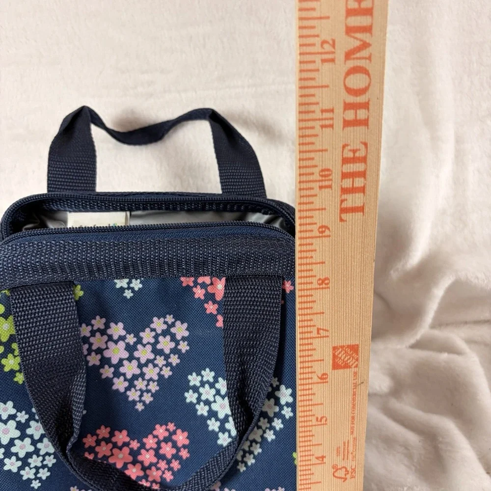 Fit and Fresh lunch cooler Bag Navy blue Multi-color hearts Zippered closure EUC